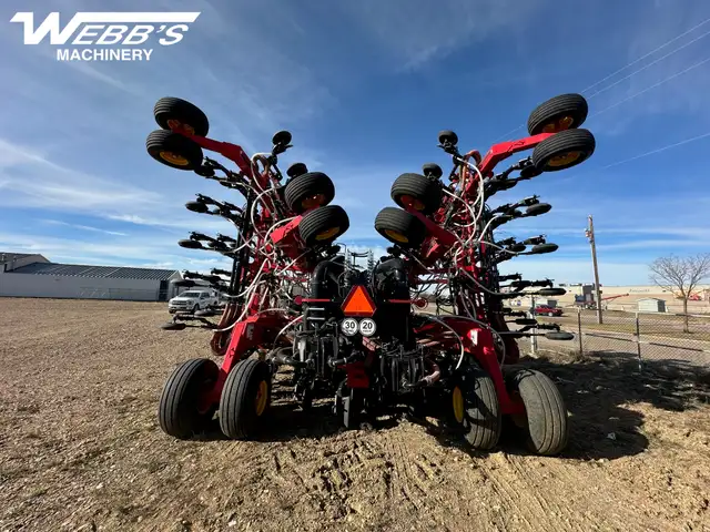 2022 Bourgault 3330-66HF/L9950  Air Seeder & Tank in Farming Equipment in Fort St. John - Image 8