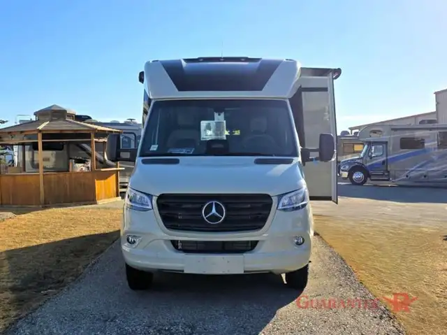 2026 Triple E ( LEISURE TRAVEL VANS ) Unity 24MBL in RVs & Motorhomes in Calgary - Image 5