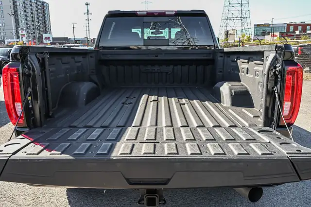 2020 GMC Sierra 2500HD AT4 AWD * Crew Cab * 6.6L V8 Duramax Dies in Cars & Trucks in City of Montréal - Image 18