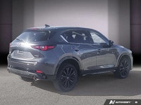 Le Mazda CX-5 GS AWD 2023 se distingue par son design raffiné et son allure sportive, fidèle au lang... (image 6)