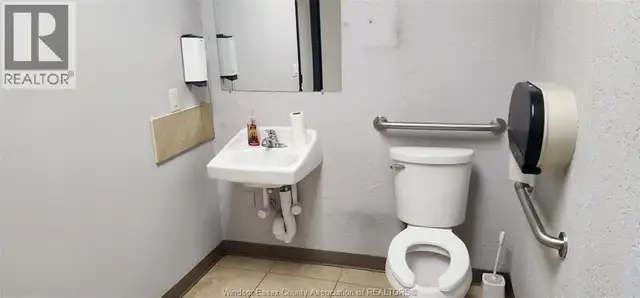 301 CROFT DRIVE Unit# 4-5 Lakeshore, Ontario in Commercial & Office Space for Rent in Windsor Region - Image 8