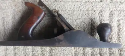 Bailey no 5 wood planer, all pieces good condition, no cracks in handle, patent date 1910,, 14 inche...