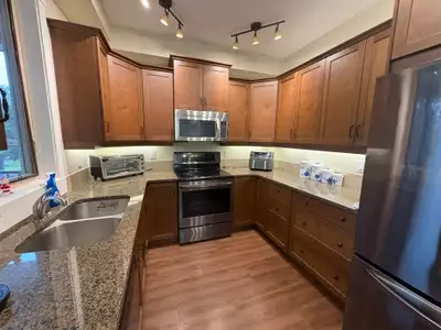 Spacious 2 Bedroom, 2 Bathroom Fully Furnished Apartment for Rent in Kamloops Welcome to your new ho...