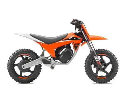 KTM : la référence autrichienne en motos haute performance. Chez Groupe Contant retrouvez toute la g...