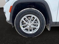 SPECIAL OFFER! Cloth Seats, Heated Front Seats, Heated Steering Wheel, 8.4 Touchscreen Display, Appl... (image 8)