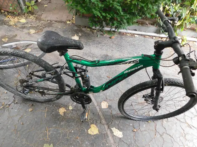 2 BIKES TRADE/SALE. 1 CCM, 1 HYPER BOTH 6061 ALUMINUM FRAMED.