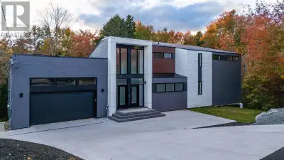 Gorgeous newly built 6 bdrm 4 bath home boasting over 4100sf of elegant living space. This beautiful...
