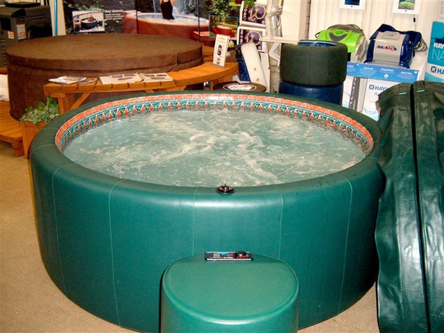 Softub Hot tub 300 available... in Hot Tubs & Pools in St. Catharines - Image 2