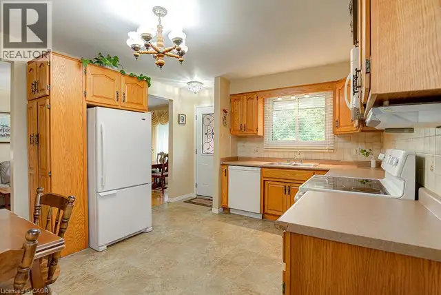 210 SHELLEY Drive Kitchener, Ontario in Houses for Sale in Kitchener / Waterloo - Image 4