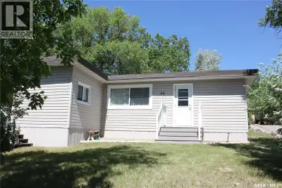 Great three season cottage situated in Kannata Valley. Good street appeal with maintenance free viny...