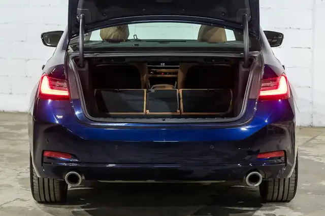 2023 BMW 3 Series 330i xDrive | Premium Amélioré | Cockpit in Cars & Trucks in City of Montréal - Image 9