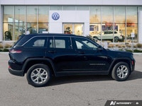 This Jeep Grand Cherokee delivers a Regular Unleaded V-6 3.6 L/220 engine powering this Automatic tr... (image 5)