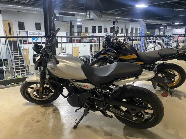 2026 ROYAL ENFIELD MOTORS GUERRILLA 450 in Street, Cruisers & Choppers in City of Halifax - Image 4