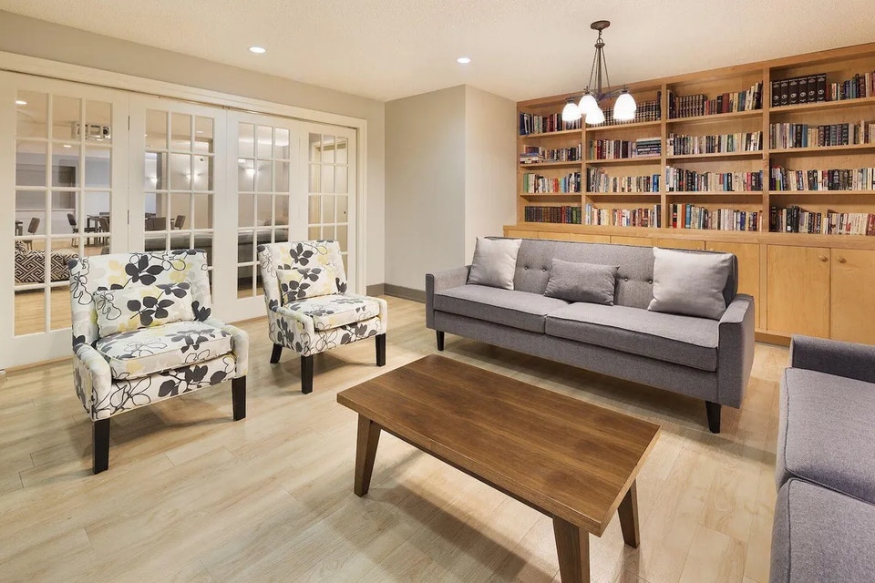 Gym, resident library, dog run and more 4