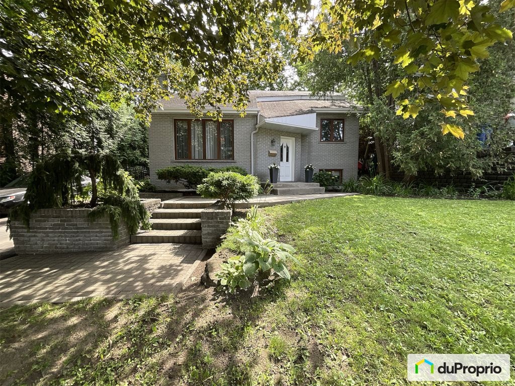 $714,000 - Bungalow for sale in Boisbriand — photo 1