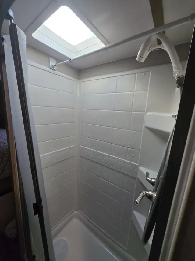 2020 Winnebago MICRO MINNIE 2405 RL in Travel Trailers & Campers in St. Albert - Image 16