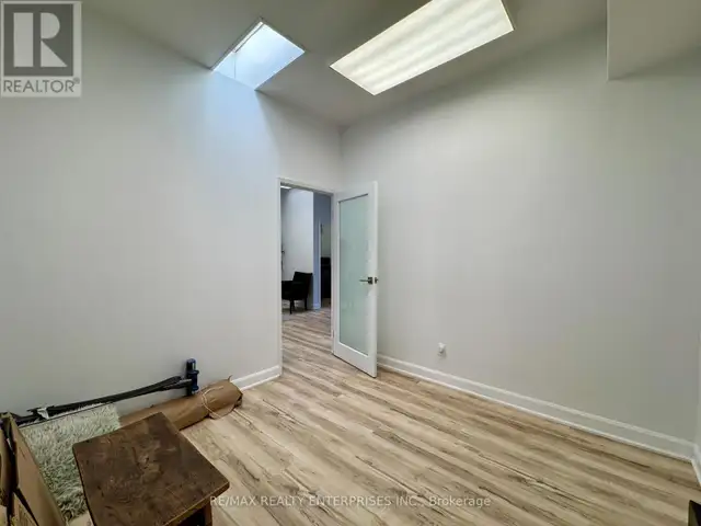 2 - 292 LAKESHORE ROAD E Oakville (OO Old Oakville), Ontario in Commercial & Office Space for Rent in Oakville / Halton Region - Image 7