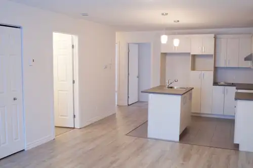 5 1/2 immeuble récent dans 5 logements, très propre, tranquille, idéal pour télétravail, non fumeur,...