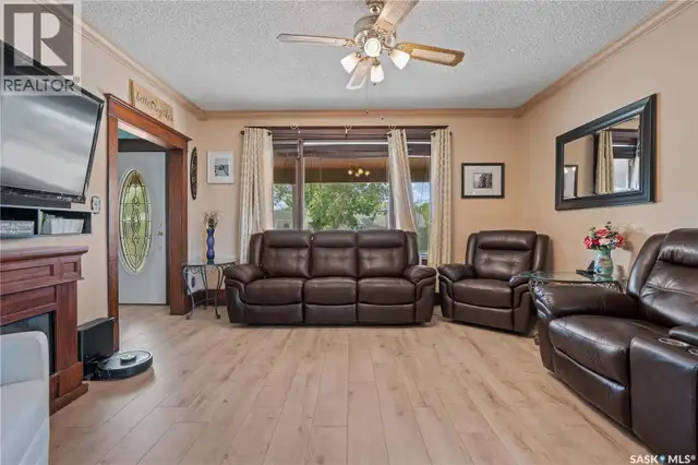 205 5th AVENUE E Gravelbourg, Saskatchewan in Houses for Sale in Moose Jaw - Image 11