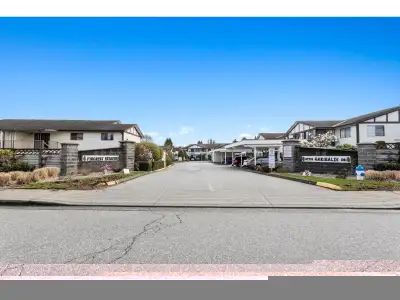 Here is a great Top Floor location at Fircrest estates! Investors, note that rentals are allowed. Gr...