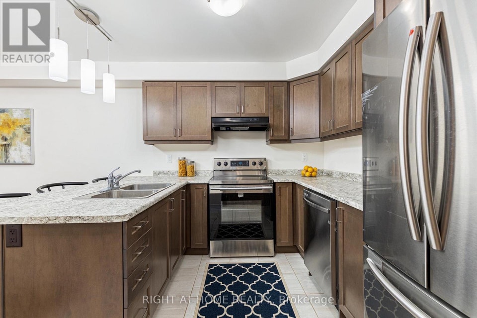 2493 FALL HARVEST CRESCENT Pickering, Ontario 4