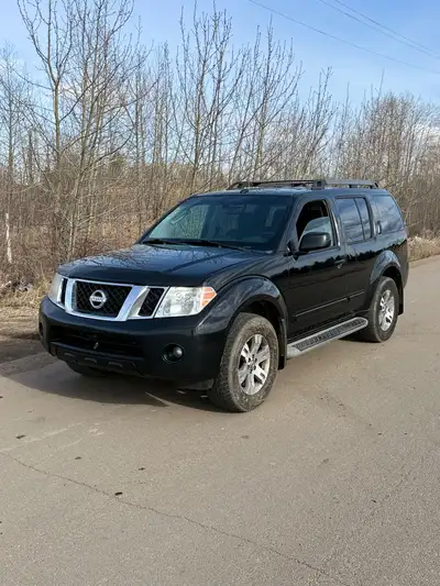 2012 Nissan Pathfinder 4WD For 3600$ run great Heated seats Sunroof Almost new winter tires Engine 4...