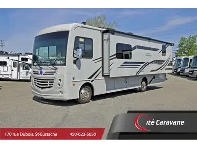 Class A Holiday Rambler Admiral 29M Peinture partielle + 2 A/C au toit est doté de fonctionnalités a...