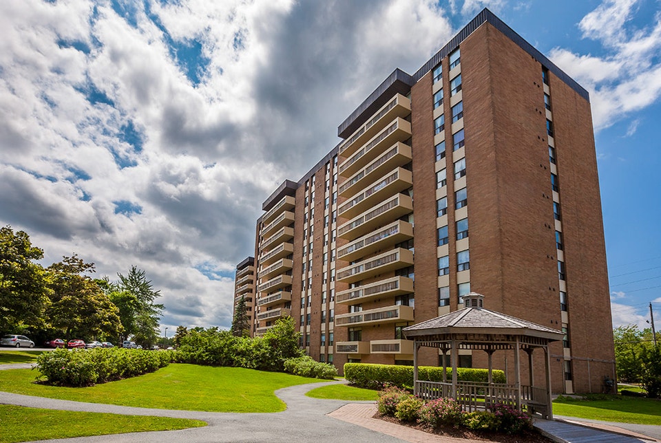 GREAT PRICE - LARGE 2 BEDROOM - BAYERS ROAD 5