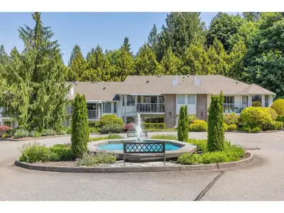 This Ground-Level, adult-oriented complex caters to individuals aged 55 and over. The 1185 sq ft ran...