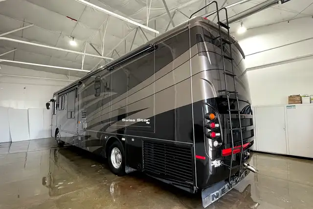2007 Newmar Dutch Star 4023 – Pre-Owned Class A Motorhome.  in RVs & Motorhomes in Red Deer - Image 7