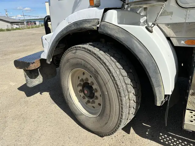 2013 KENWORTH T800 in Heavy Trucks in Saskatoon - Image 38