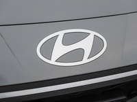This Hyundai Elantra has a trusty Regular Unleaded I-4 2.0 L/122 engine powering this Variable trans... (image 8)
