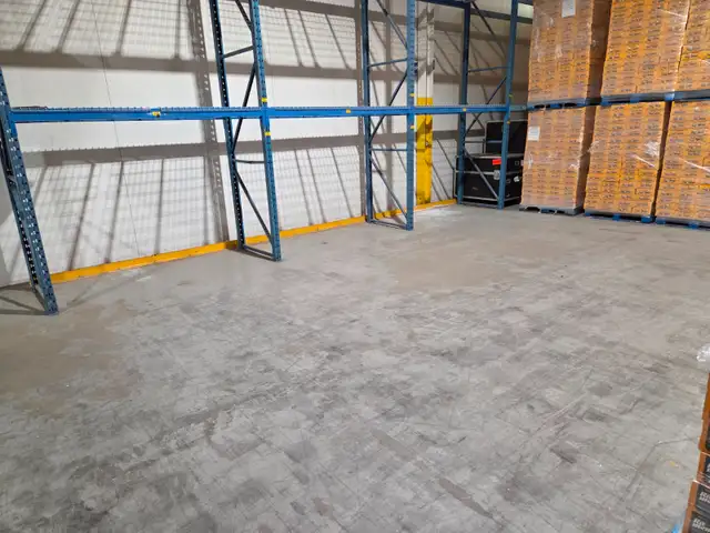 Open storage space Etobicoke daytime weekdays access only in Storage & Organization in Mississauga / Peel Region - Image 4