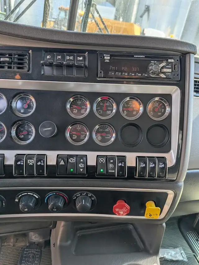 2020 KENWORTH T800 in Heavy Trucks in Kamloops - Image 10