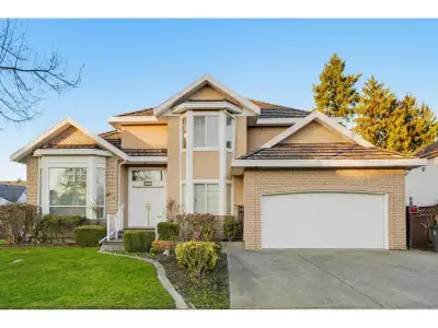 Stunning, well-maintained family home in Chimney Heights with 7 bedrooms and 6 bathrooms. Upstairs f...