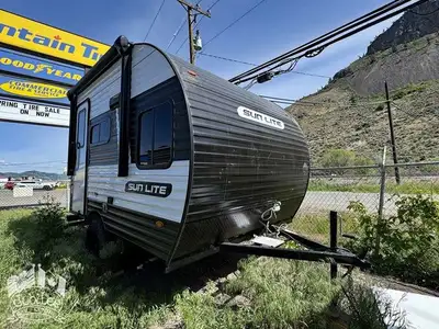 2025 Sun Lite 12FDX Lightweight, versatile, and ready for off-road adventure. Included Options: Hybr...