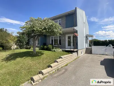 Libre le 1er mai 2026, jumelé situé dans un quartier tranquille et sécuritaire, rue sans issue, près...