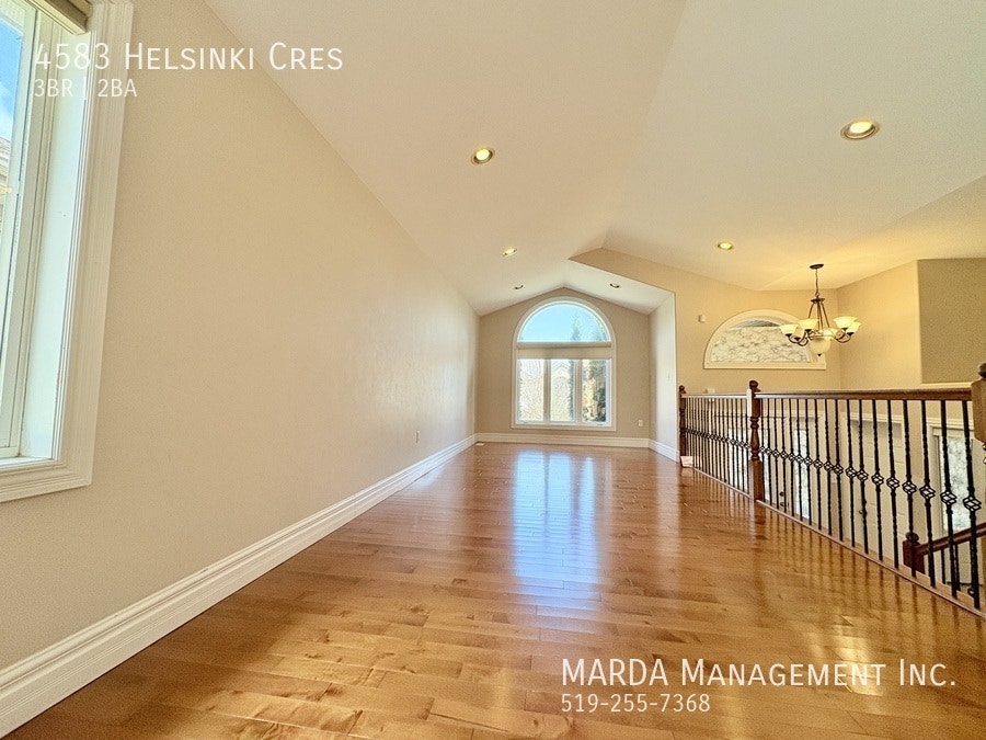 SPACIOUS 3+1 BED/2 BATH/2 KITCHEN HOUSE + UTILITIES 3