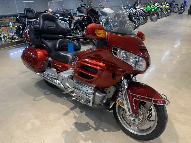 2001 Honda GL1800 Goldwing Touring in Sport Touring in Guelph - Image 3