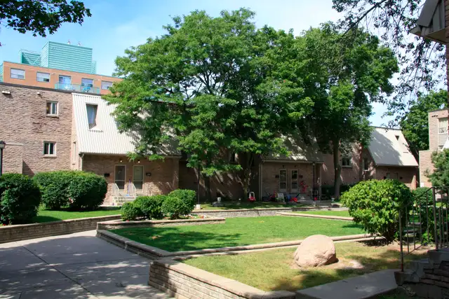 Three Bedroom Townhouse for Rent in Oshawa. GREAT LOCATION in Long Term Rentals in Oshawa / Durham Region - Image 14