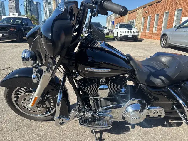 2011 Harley-Davidson Street Glide ~ ELECTRA GLIDE LTD ~ 103CI ~  in Sport Touring in City of Toronto - Image 19
