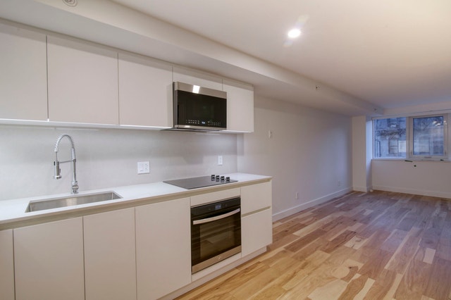 3460 Peel Street 3460 Peel Street — photo 3