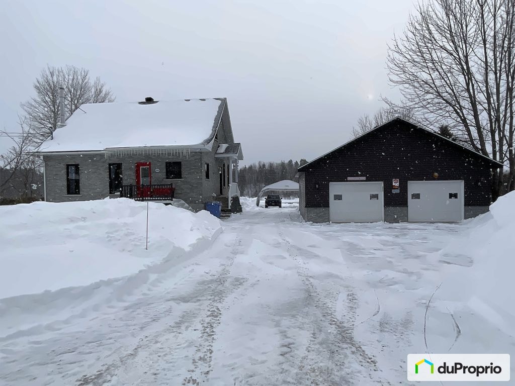 $599,000 - 1 1/2 Storey for sale in Jonquière (Jonquière) — photo 1