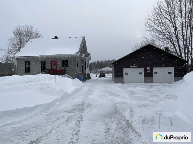 $599,000 - 1 1/2 Storey for sale in Jonquière (Jonquière) — photo 1
