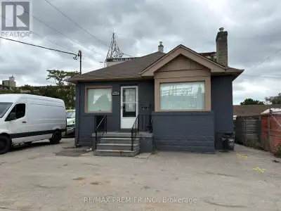 Unique Opportunity to sublease a freestanding building with Office/Showroom Space and Warehouse/Work...