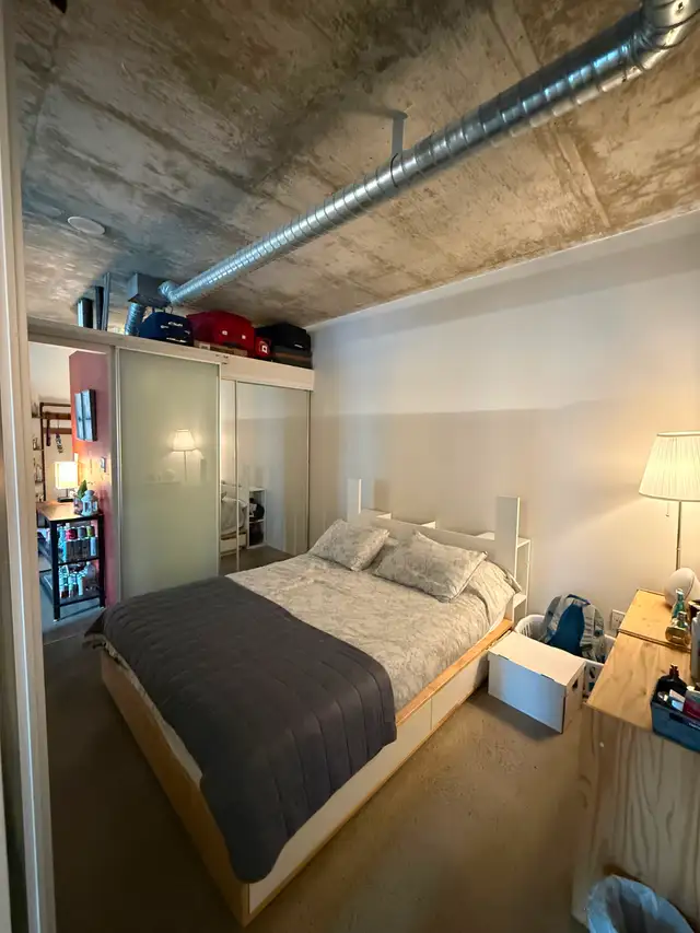 High-Ceiling Loft with Natural Light in Queen West in Long Term Rentals in City of Toronto - Image 21
