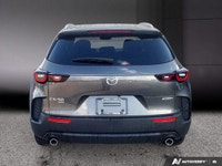 Le Mazda CX-50 GS-L 2023 est un VUS compact au positionnement bien équilibré : il embarque un moteur... (image 5)