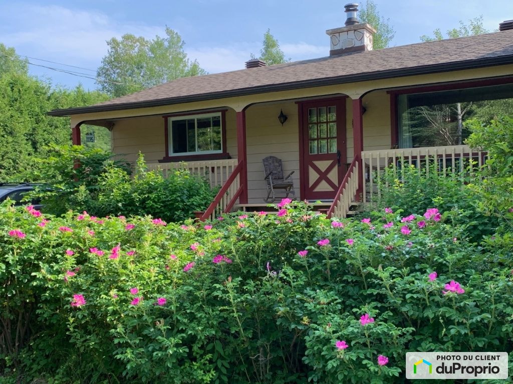 $339,000 - Country home for sale in Ste-Lucie-Des-Laurentides — photo 1