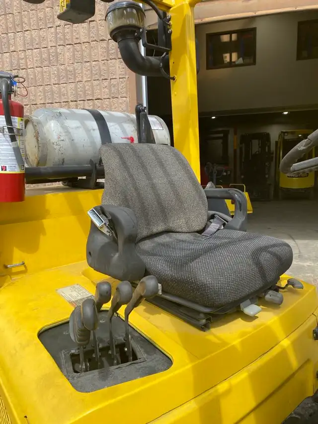 2006 Hyster 12000 lb forklift in Heavy Equipment Parts & Accessories in Oakville / Halton Region - Image 4
