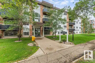 Welcome Home to This Top-Floor 3 Bedroom Condo in the Heart of Downtown Edmonton! This spacious and...
